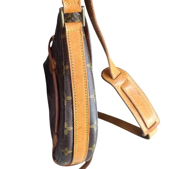 Louis Vuitton Chantilly Brown  Monogram Crossbody Bag GM - Picture 3 of 9